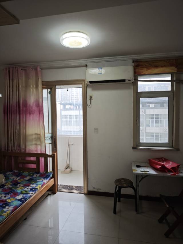 普通裝修1室1廳1衛(wèi)27m21000元/月