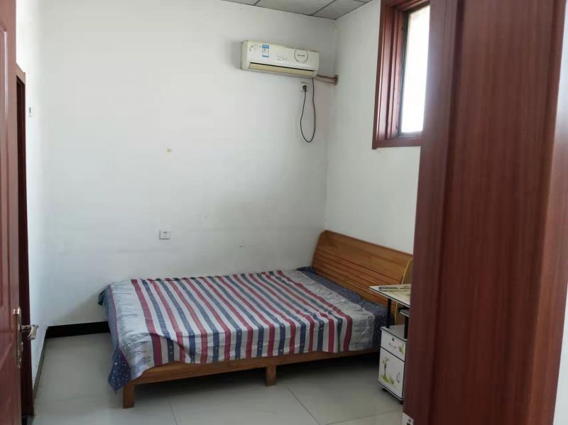 普通裝修1室1廳1衛(wèi)22m2500元/月