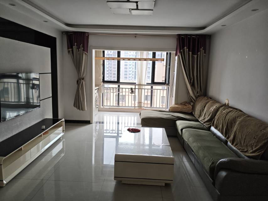 精裝修3室2廳1衛(wèi)135m21800元/月