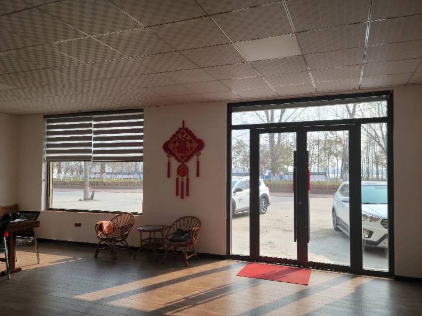 門頭房 精裝修4室1廳1衛(wèi)210m265萬元