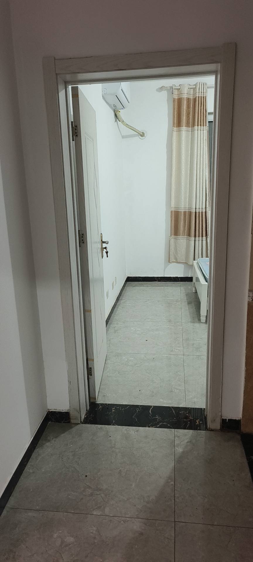 普通裝修3室2廳1衛(wèi)90m2650元/月