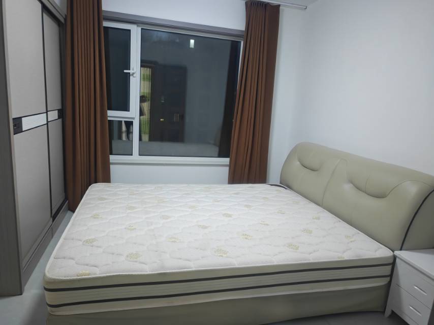 普通裝修4室2廳2衛(wèi)144m21530元/月