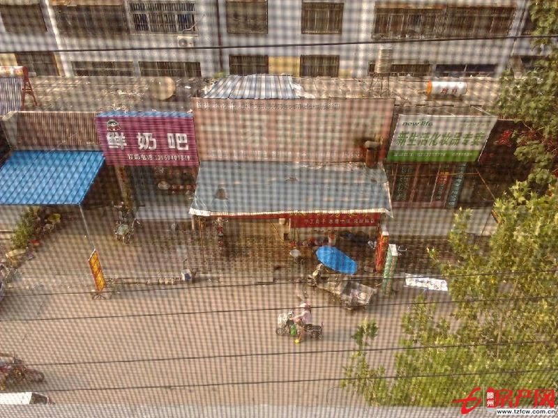 饃饃莊南區(qū)主街邊四樓三室一廳兩室朝陽