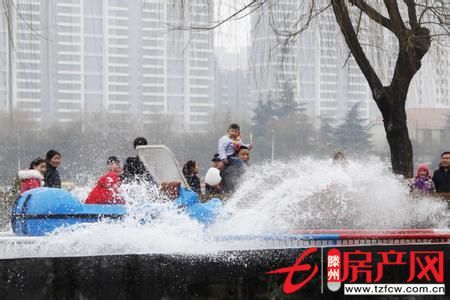 荊河公園東門對面，荊河港灣小區(qū)，河景房。