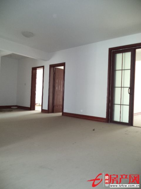 精品房屋匯龍領(lǐng)秀城一百九十八平八十萬(wàn)出售，也可以租房和辦公