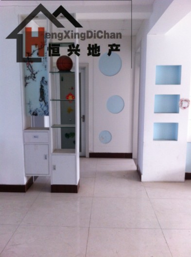 超低價(jià)出售標(biāo)準(zhǔn)市中心學(xué)區(qū)房