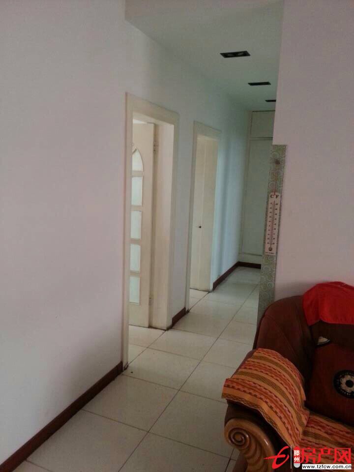 一樓帶院建有三間配房，急售學(xué)區(qū)房（物價(jià)局宿舍）