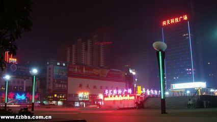 滕州火車站廣場正對面步行街口不出小區(qū)吃喝玩樂盡享滕州繁華美景