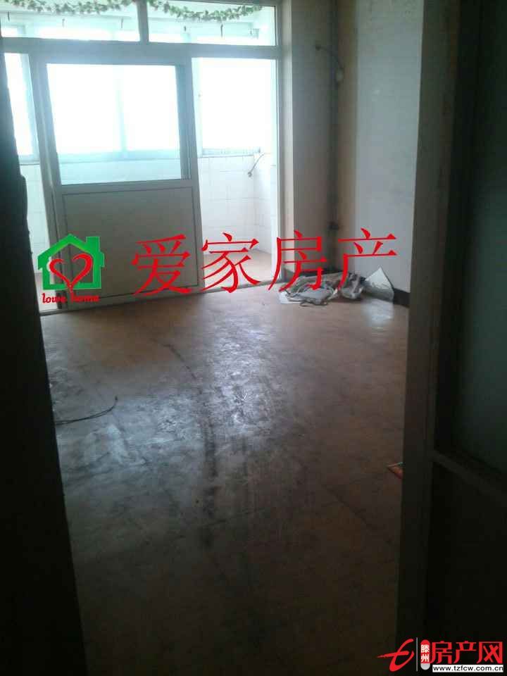 龍泉苑學區(qū)房小戶型，兩室一廳，低價出售！??！