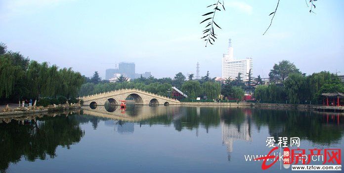 荊河小區(qū)三室有儲藏室滿五年可貸款