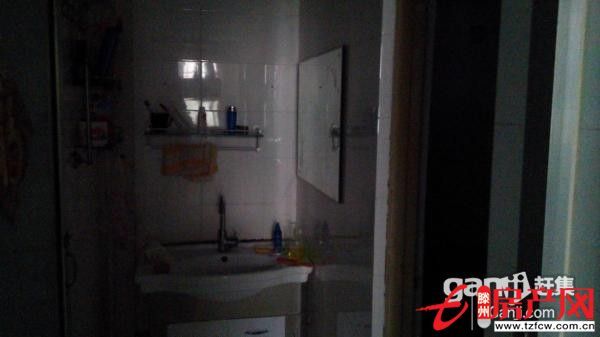 德馨花園低價(jià)出售學(xué)區(qū)房送大儲(chǔ)藏室