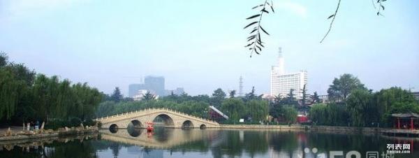 荊河小區(qū)沿河風(fēng)景房三居室送儲(chǔ)藏室?guī)к囄?>
                    <s class=