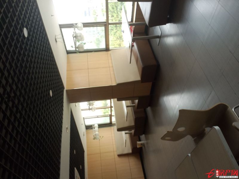 四百六十平豪華裝修位置佳門(mén)面房無(wú)轉(zhuǎn)讓費(fèi)轉(zhuǎn)讓或轉(zhuǎn)租