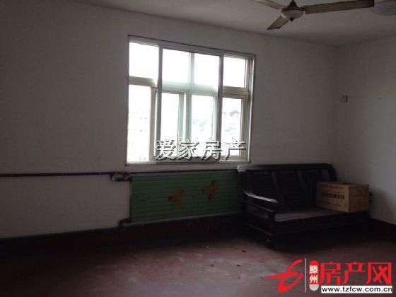 幸福小區(qū)，證滿五年，雙層窗戶，樓頂有隔熱層，價格低廉