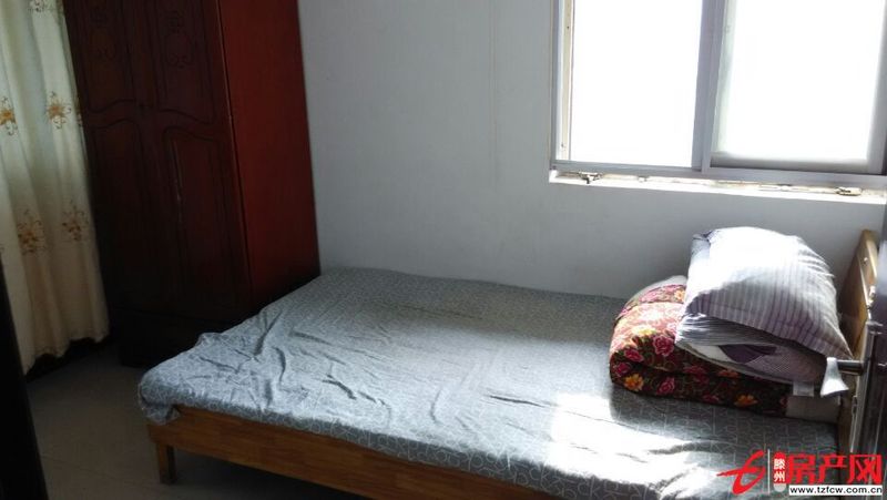 城北工商局宿舍低價招租，沙發(fā)空調(diào)電視、拎包即住