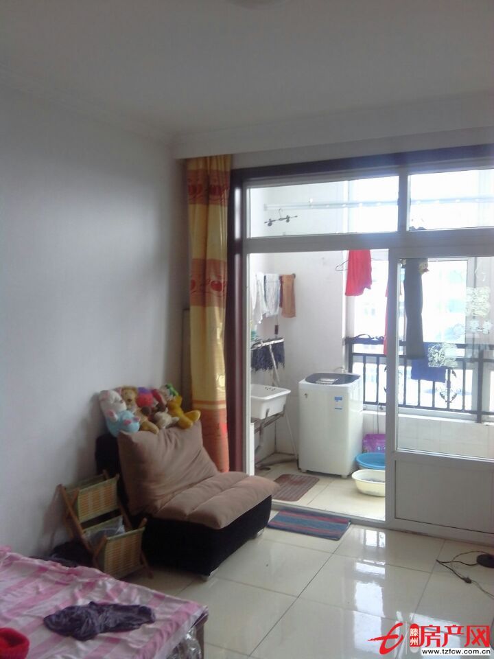 滕州荊善南苑零八年房滿五可貸集體供暖二室一廳一衛(wèi)七十四平方