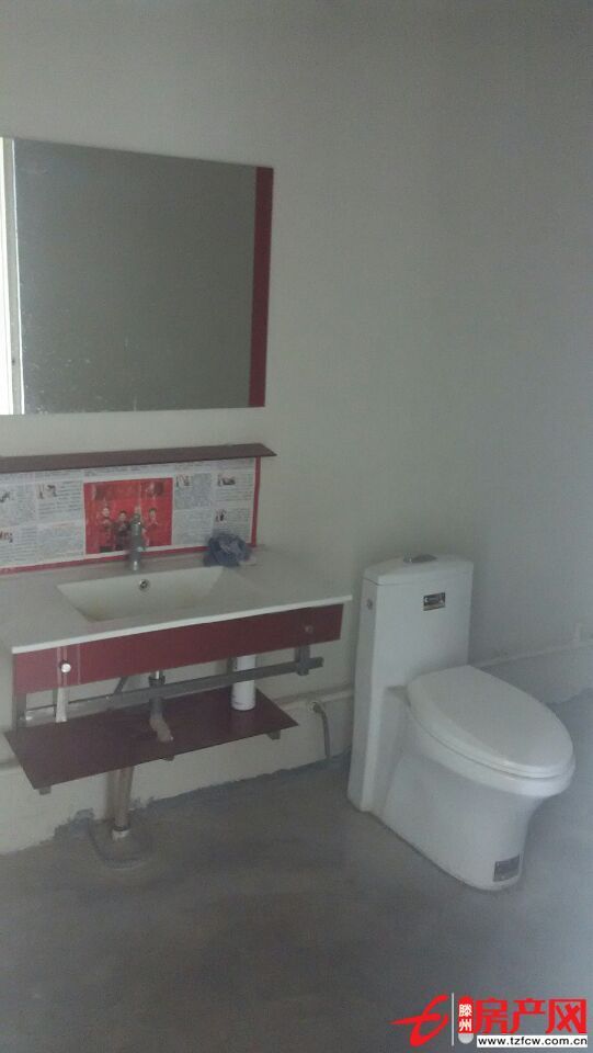 錦泰名城三居室低價招租，免收物業(yè)費寬帶費、拎包即住