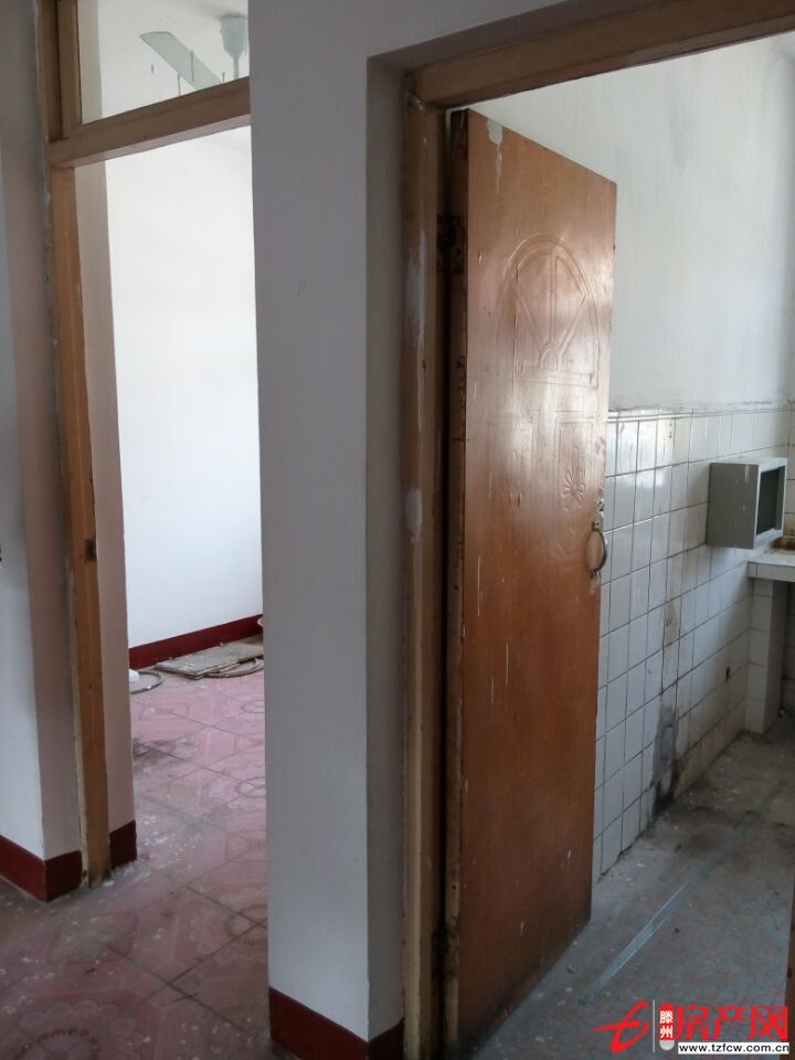 供銷公寓，三室一廳，集體供暖，證滿五年。。