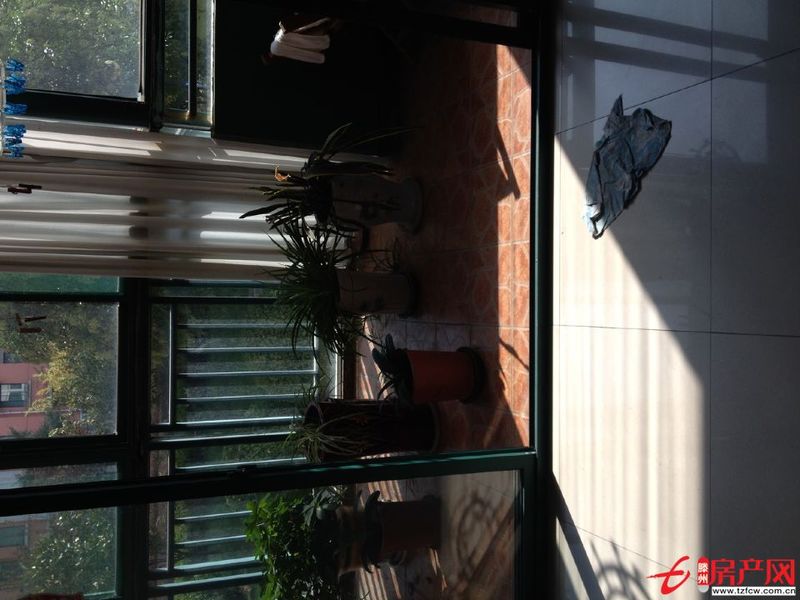 濱江一期三居室，精裝修，拎包入住