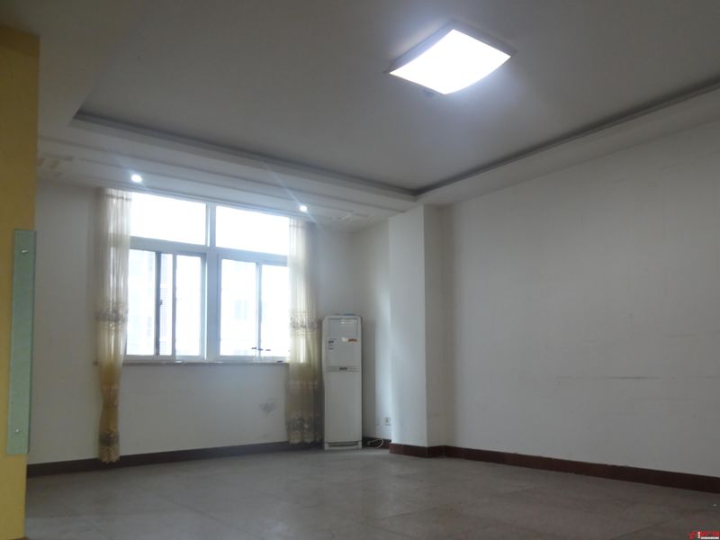 市中心緊鄰步行街商圈辦公自住兩相宜