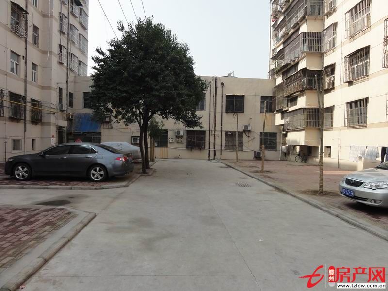 幸福東區(qū)，書院小學(xué)對過，過度房的首選，位置優(yōu)越，交通便利