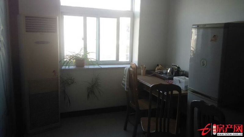 七彩陽光城精裝修三居室，家電齊全、拎包即住