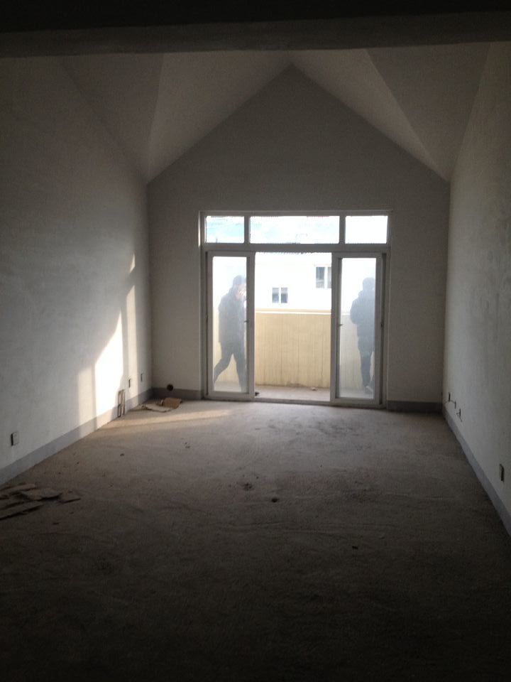 位于城北交通便利就近長(zhǎng)途汽車(chē)站。倫達(dá)附近南北通透稀缺戶型