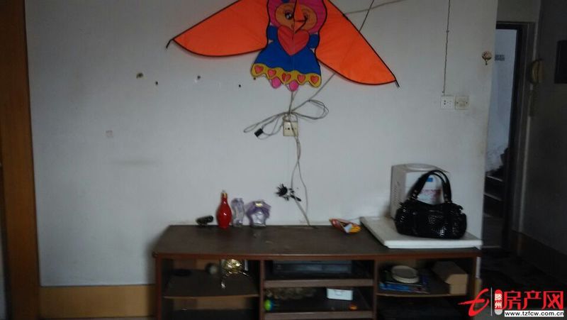 龍泉小區(qū)，家具齊全，半年一付