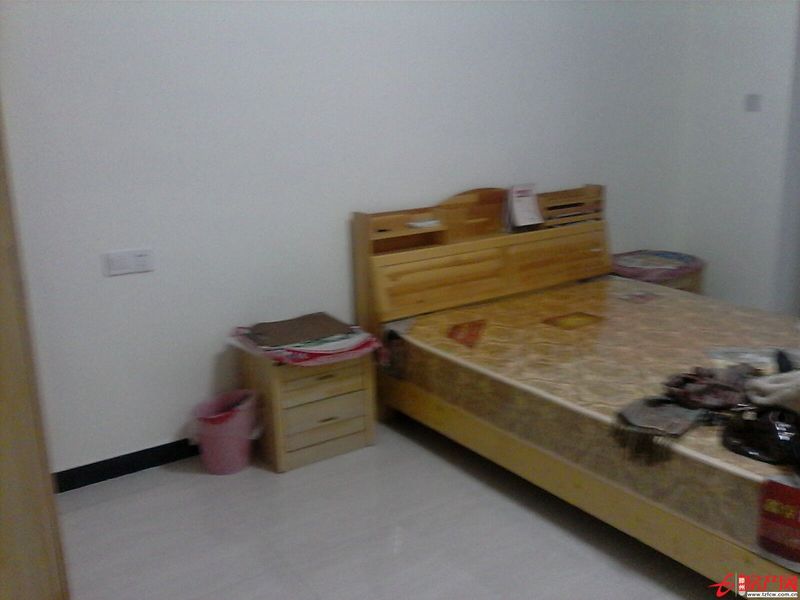 中央城，兩室兩廳，精裝修，低價出租！