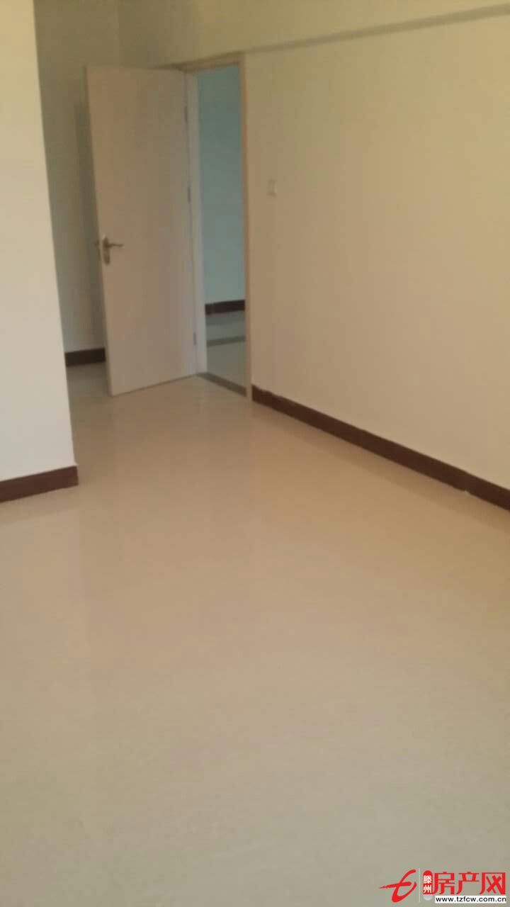 學(xué)區(qū)房人和藍(lán)灣小區(qū)環(huán)境優(yōu)美出租（辦公、居住均可）