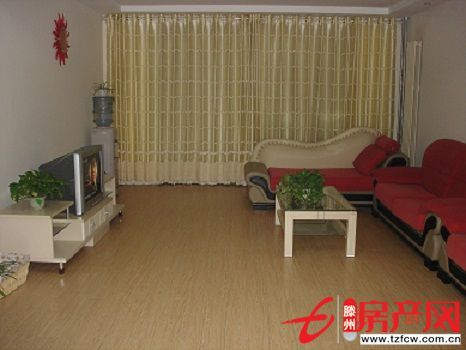 精裝修大戶型三室二廳荊河小區(qū)，適合人口多或開公司，拎包即住