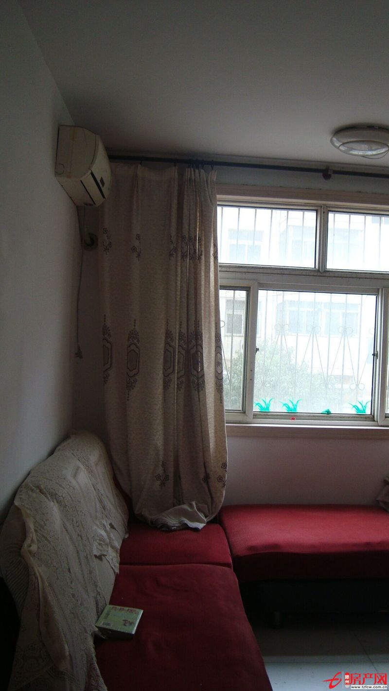 荊善安居小區(qū)，裝修，有家具空調(diào)，很漂亮的好房子