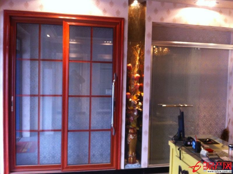 魯南裝飾大世界門面轉(zhuǎn)讓位置佳