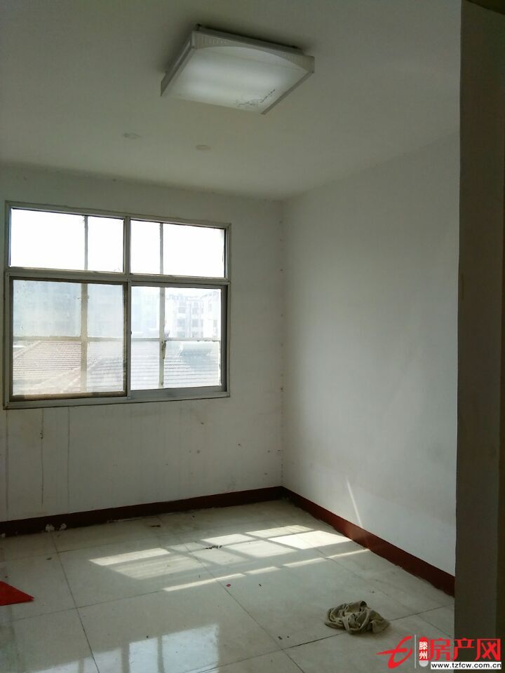 春秋閣小區(qū)，租金低，精裝修，很干凈漂亮的房子