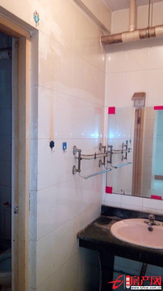 北安居小區(qū)，租金低，三室一廳，很干凈的房子