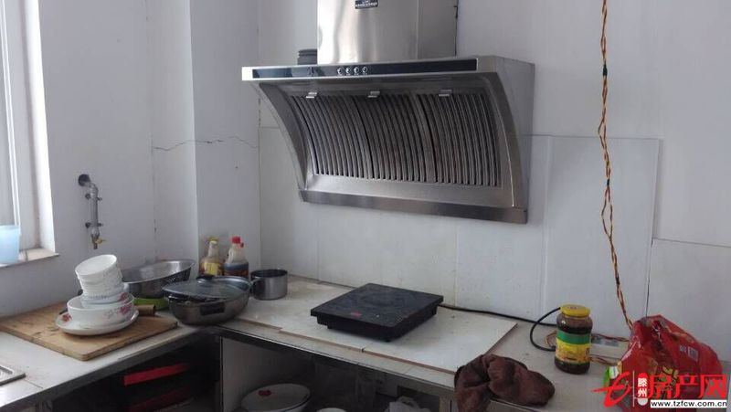 陽(yáng)光麗景小區(qū)，龍泉廣場(chǎng)東，全套家具，拎包即住