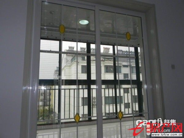 富盛園小區(qū)出租干凈衛(wèi)生，帶部分家具家電便宜出租。