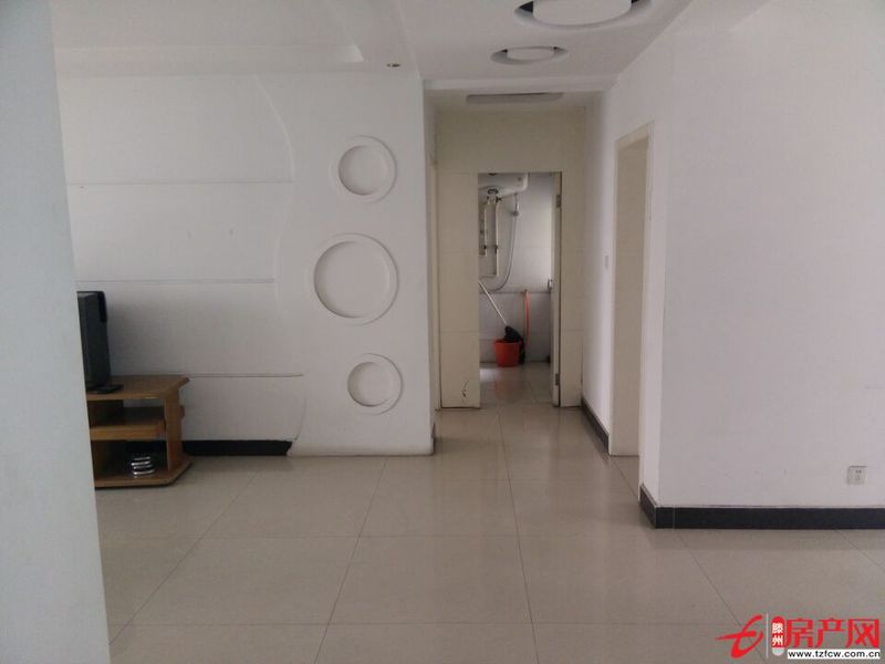 問天廣場出租精裝修，干凈衛(wèi)生便宜出租。