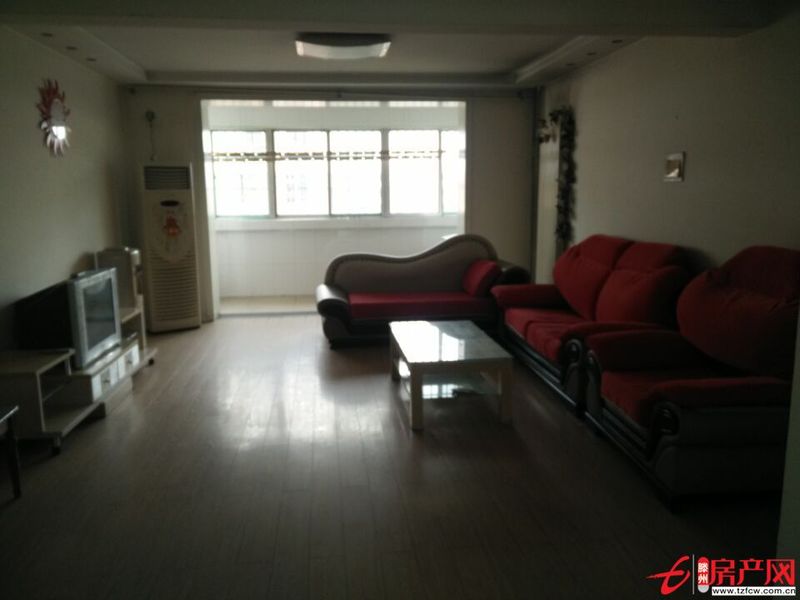 荊河小區(qū)，精裝修，全套家具家電，供暖，拎包即住