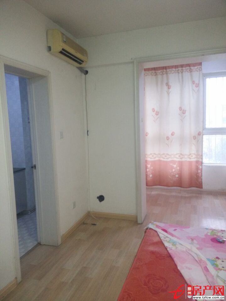 凱旋國(guó)際，步行街北首，一室一廳，精裝修，拎包即住