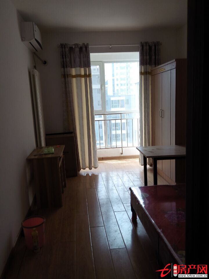 威尼斯小區(qū)，全套家具家電，裝修，供暖，很溫馨大氣的房子