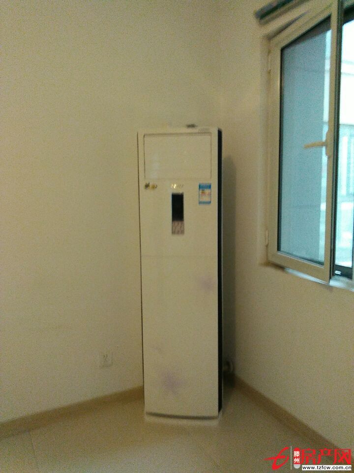 威尼斯小區(qū)，精裝修，供暖，有空調(diào)，很溫馨漂亮的房子