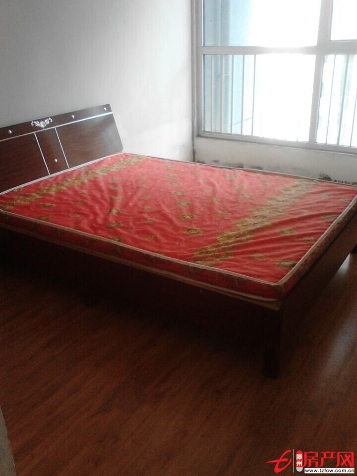 涵翠苑小區(qū)，裝修，地暖，有家具空調(diào)，很干凈的房子