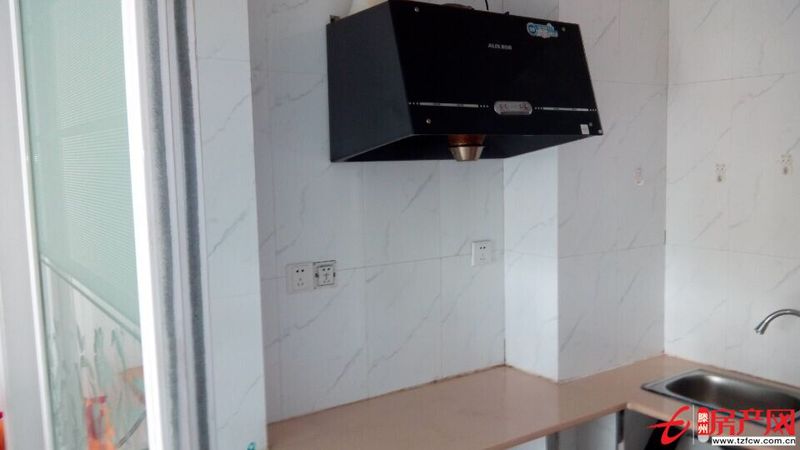 陽光國際，精裝修，一室一廳，全套家具，拎包即住