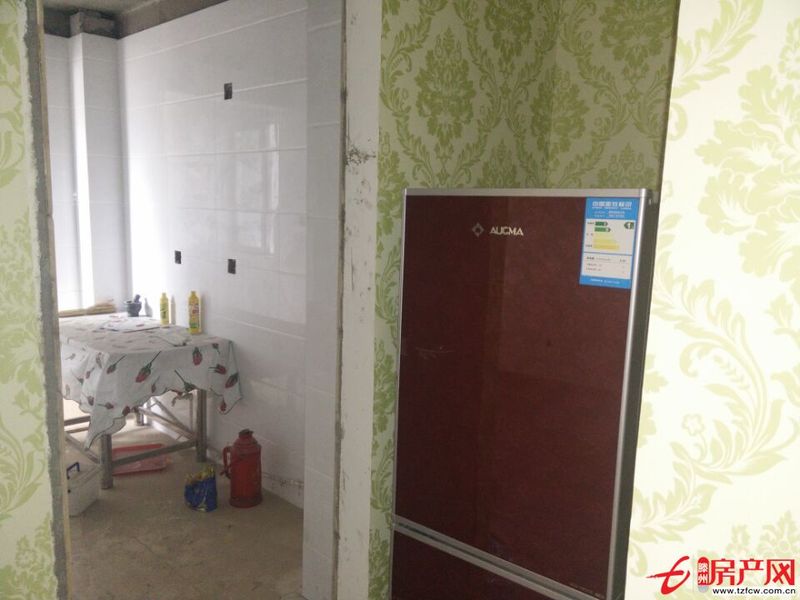 威尼斯小區(qū)，精裝修，供暖，有家電，很溫馨漂亮的房子