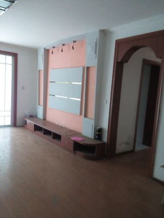 北部家樂園小高層急售。