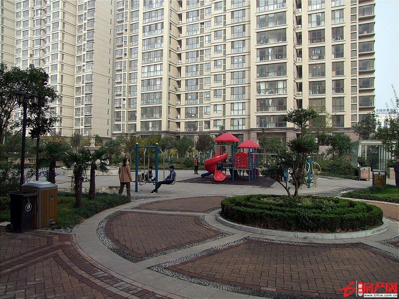 愛家豪庭小區(qū)老一中學(xué)區(qū)房精裝拎包即住