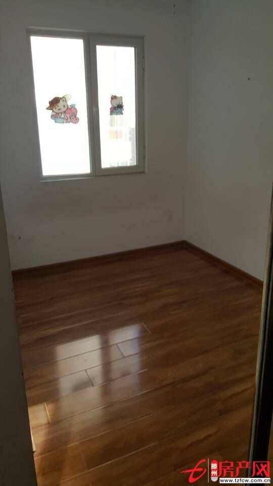 學(xué)區(qū)房，緊鄰實(shí)驗(yàn)小學(xué)，滕南中學(xué)