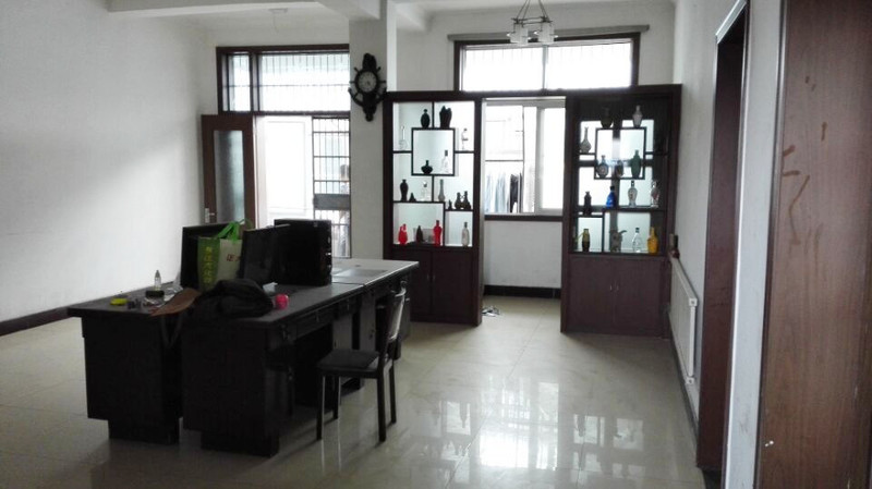 荊善安居南區(qū)北門對過