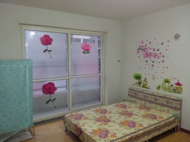 威尼斯四區(qū)主臥朝南北精裝修拎包入住真實(shí)圖片